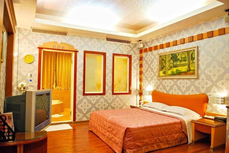 Holland Village Motel Tainan Eksteriør bilde