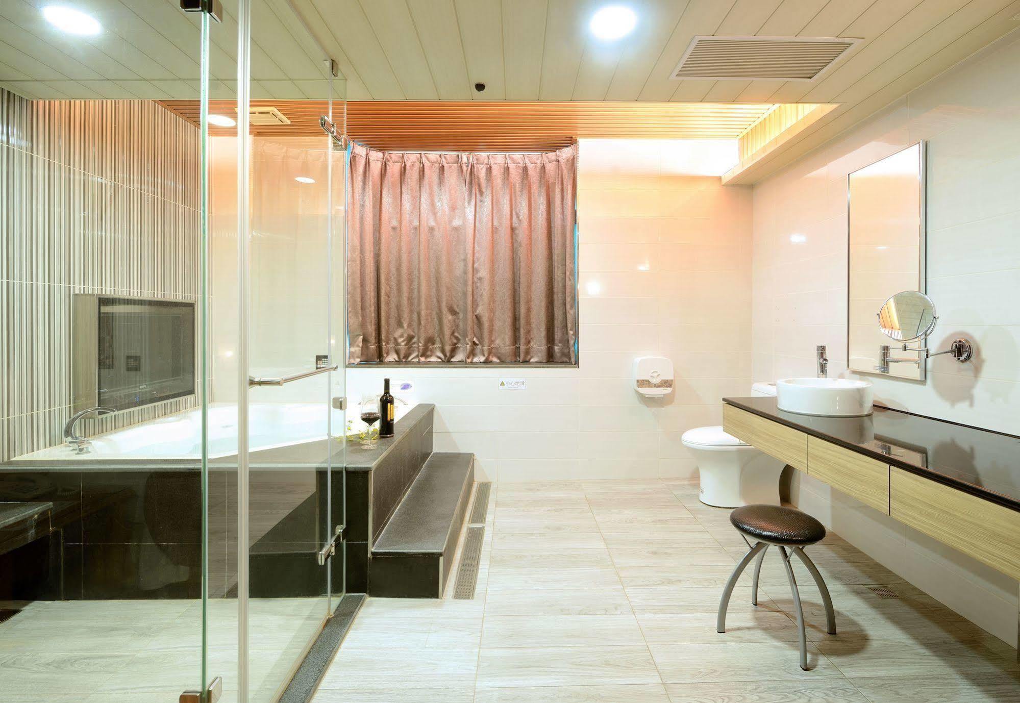 Holland Village Motel Tainan Eksteriør bilde