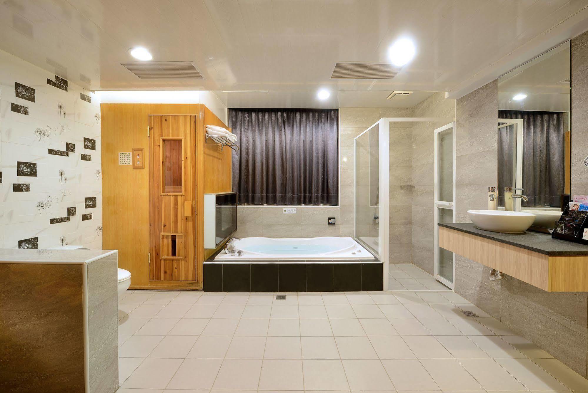 Holland Village Motel Tainan Eksteriør bilde